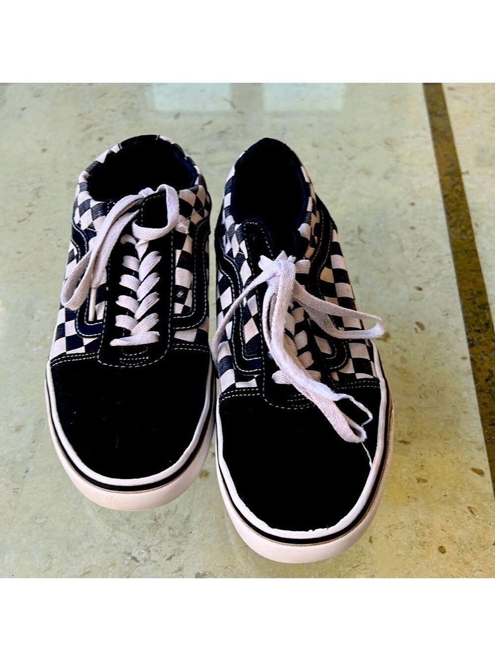 Men’s classic lace up black and white checkered Vans. Size 7.5